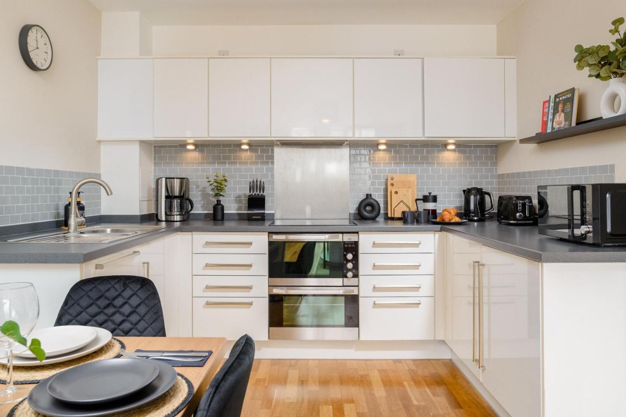 Premium Apartment - Allocated Parking - Great Location Plymouth Exterior photo
