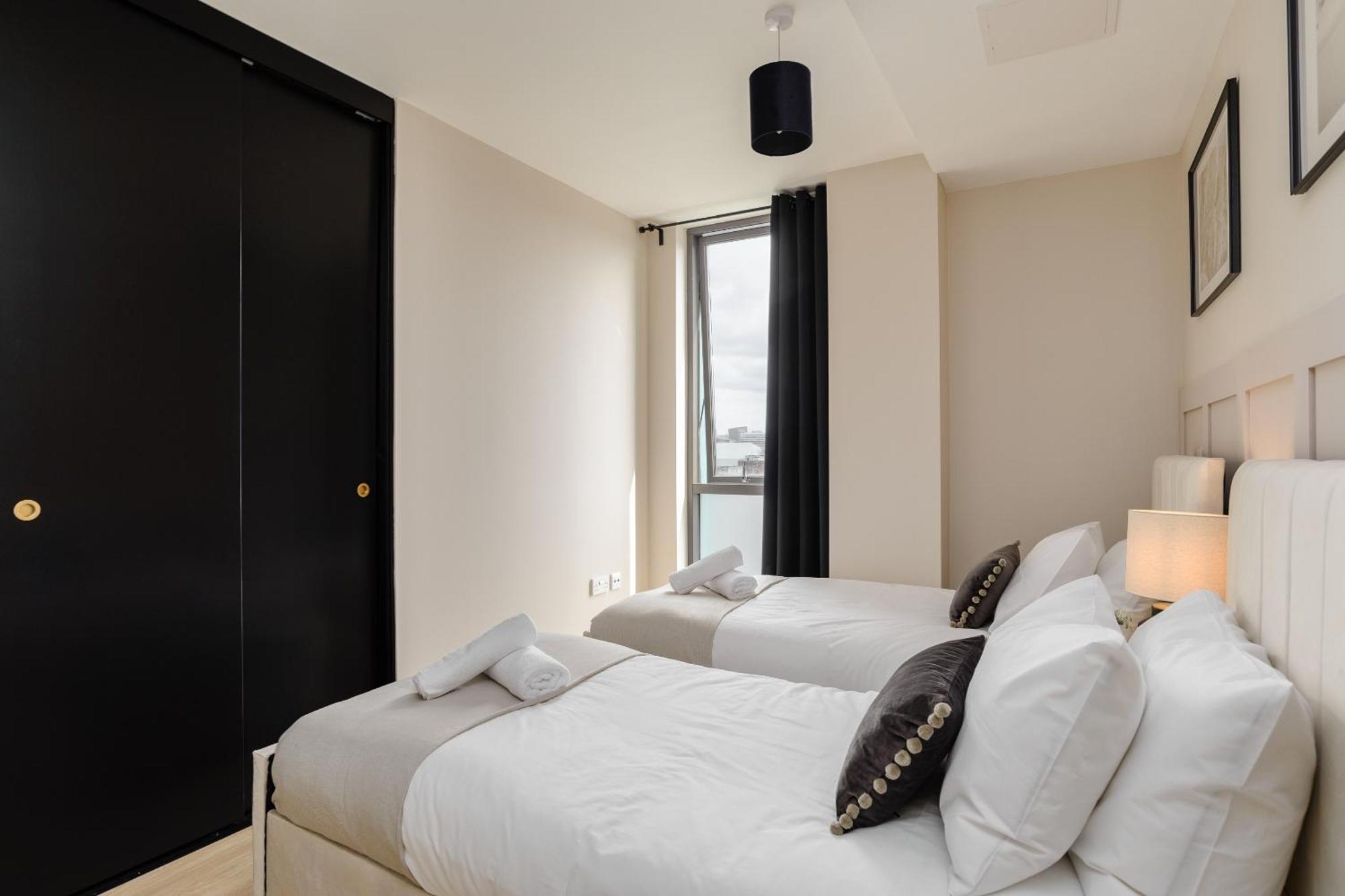 Premium Apartment - Allocated Parking - Great Location Plymouth Exterior photo